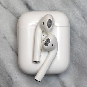 Apple AirPods Gen 2